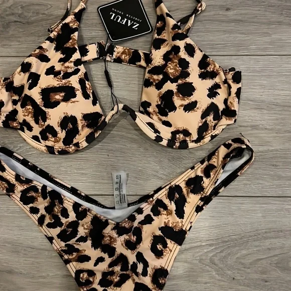 Leopard 2 piece - Picture 2 of 3